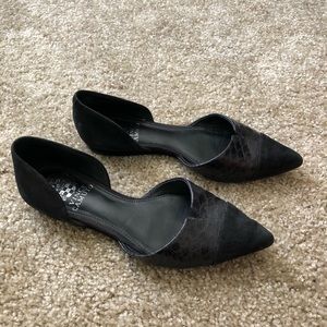 Pointed-toe flats